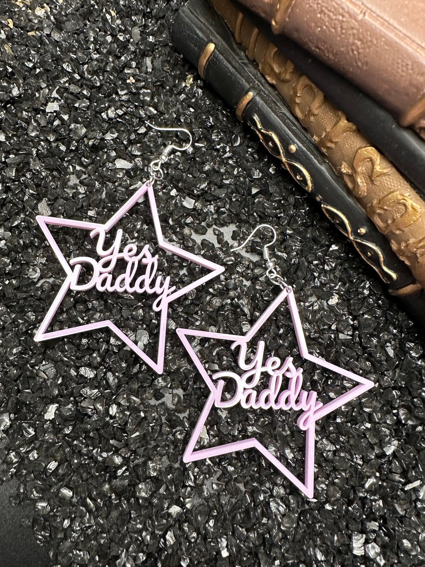 Boucles d'oreilles BDSM Yes Daddy, acrylique violet