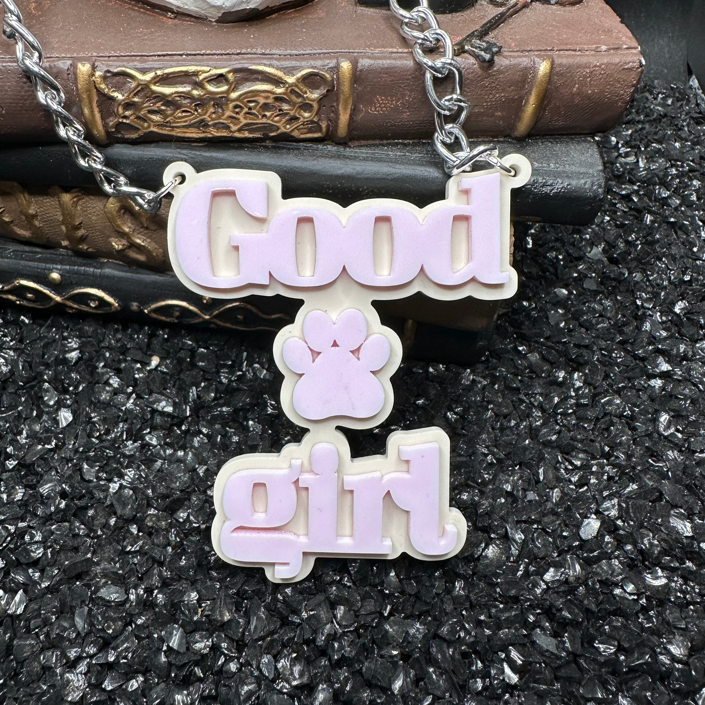 Collier bébé en acrylique rose avec motif chiot Good Girl