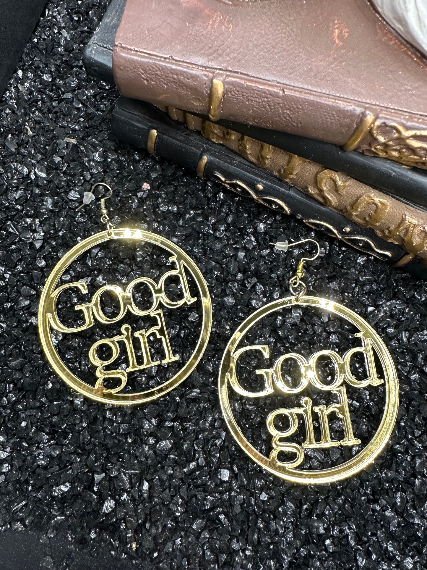 Boucles d'oreilles BDSM Good Girl, acrylique doré effet miroir